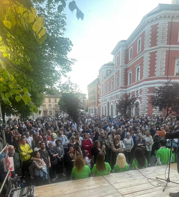 Grande partecipazione al comizio di Stefano Bandecchi a Terni